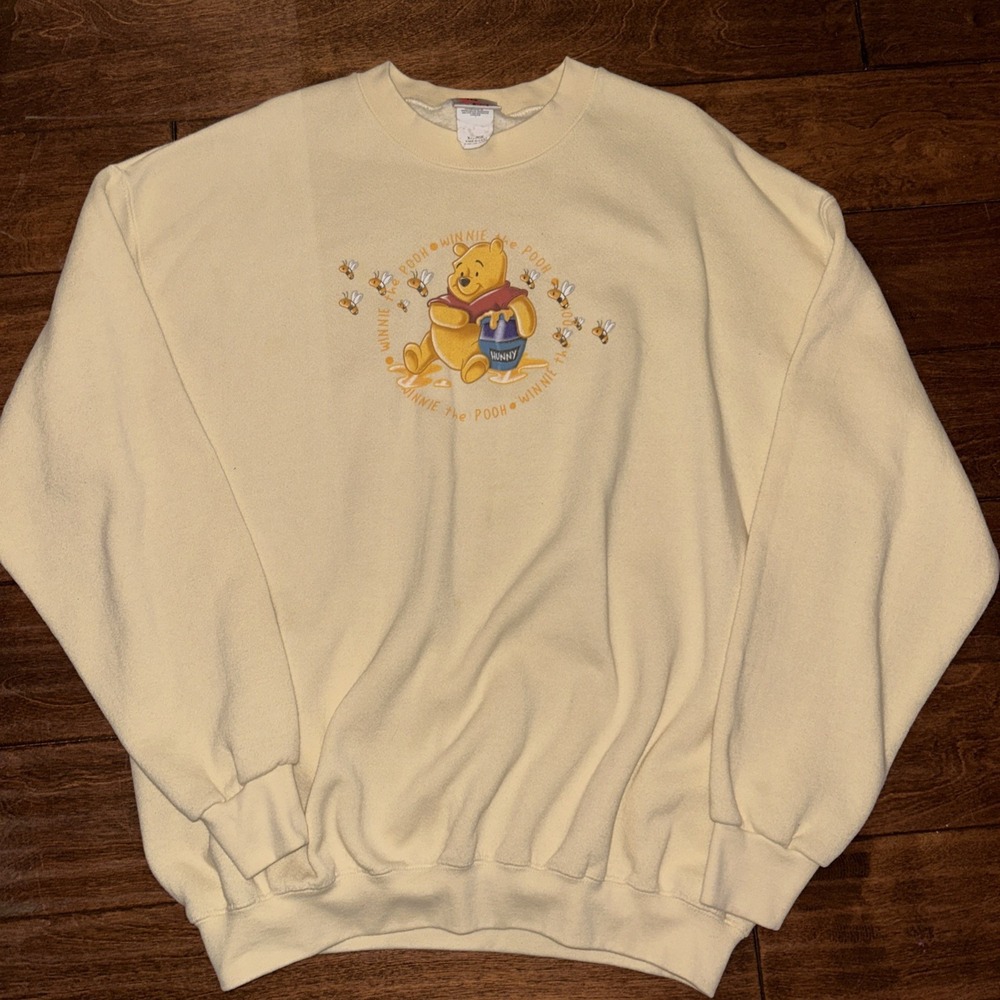 Vintage Disney Store Winnie the Pooh bees & honey yellow Crewneck XL made in USA